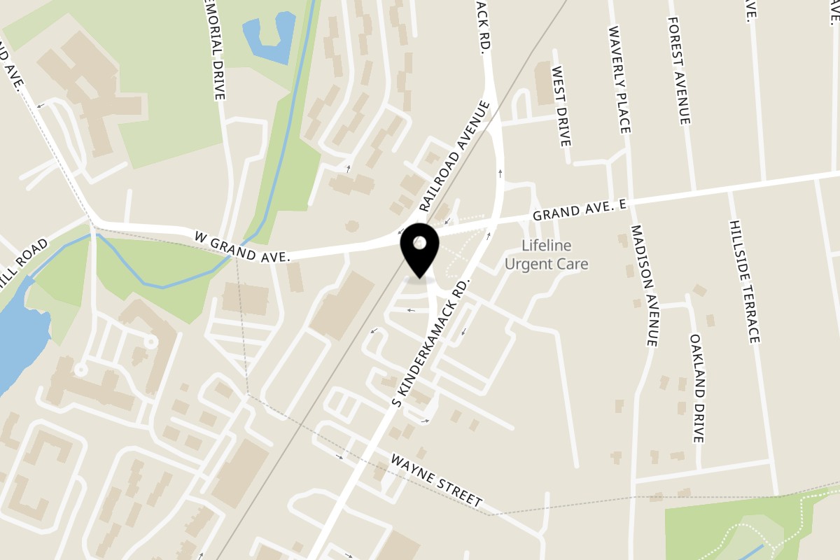 Map showing the location of Davey's Irish Pub & Restaurant on 5 Park St in Montvale
